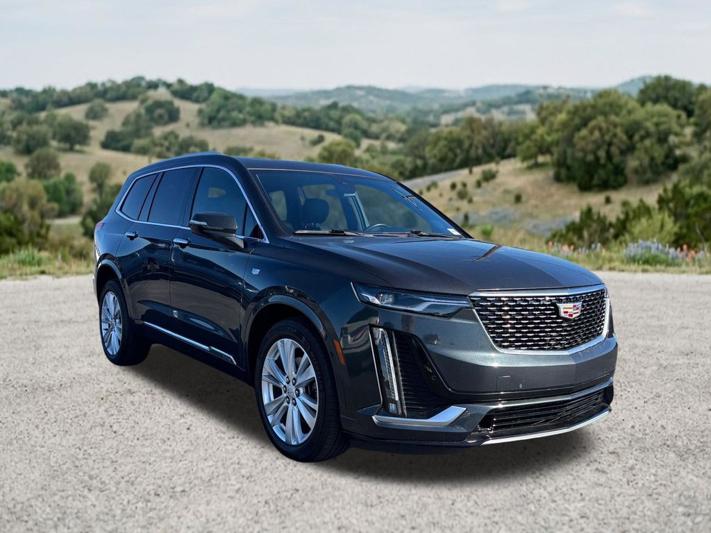2023 Cadillac XT6 Premium Luxury Image 3 of 37