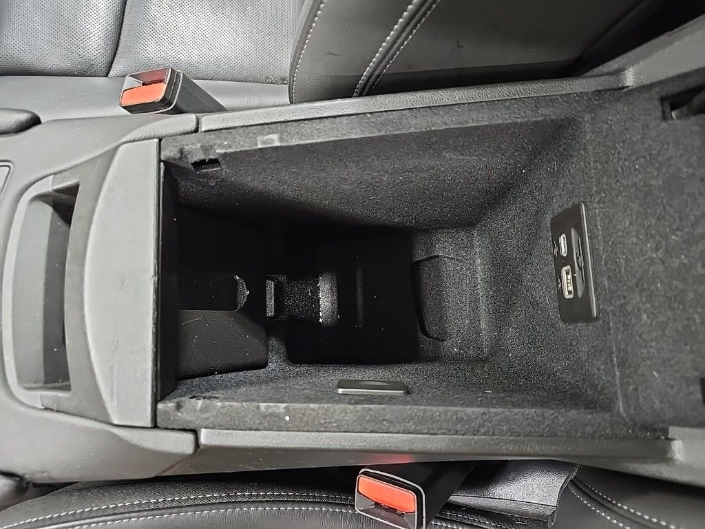 Vehicle image 27 of 33