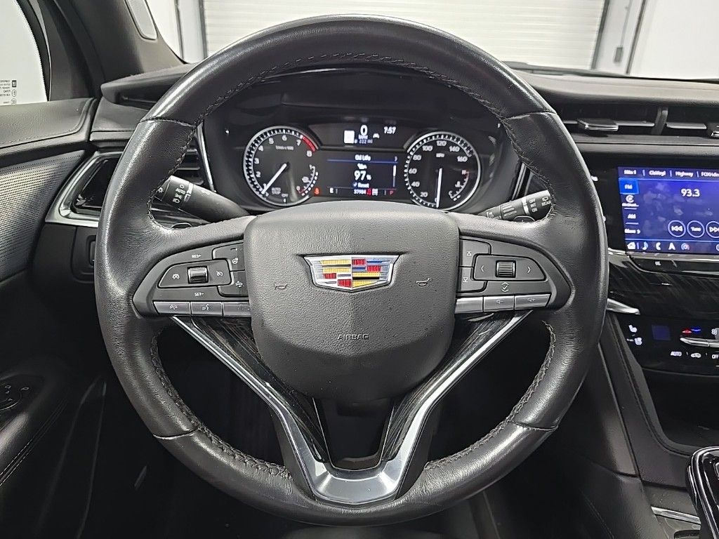 Vehicle image 15 of 33