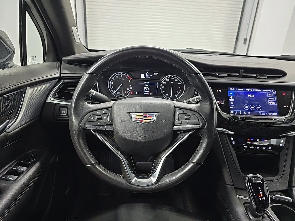 Vehicle image 14 of 33