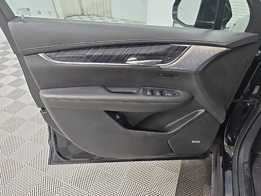 Vehicle image 11 of 33