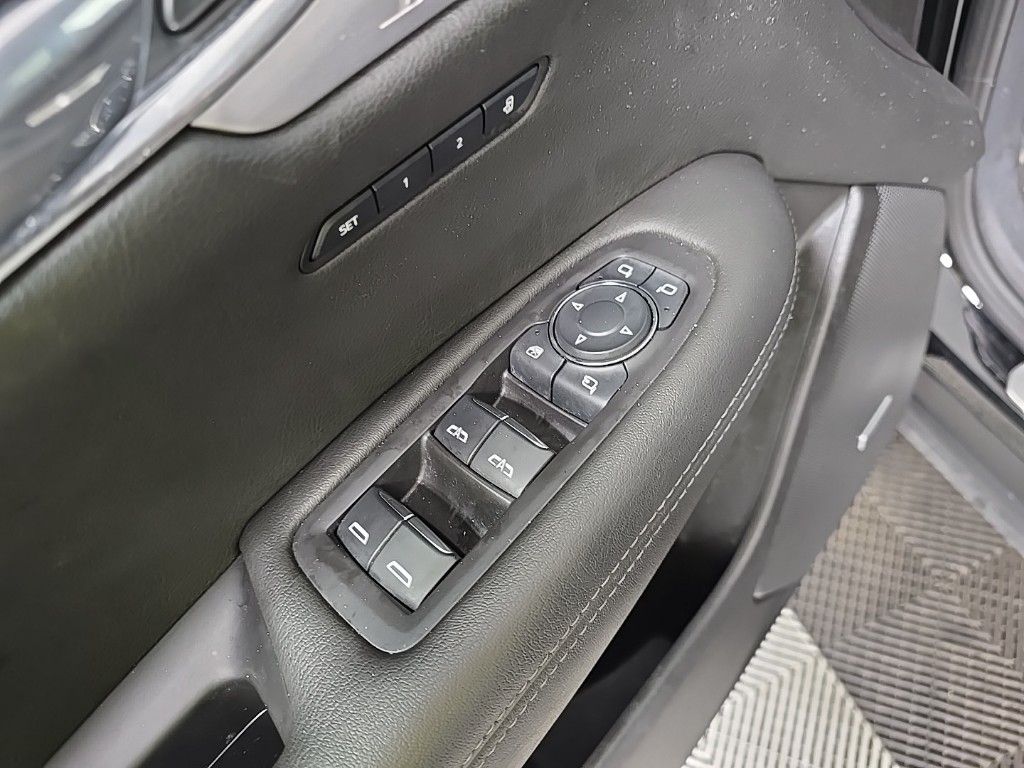 Vehicle image 12 of 33