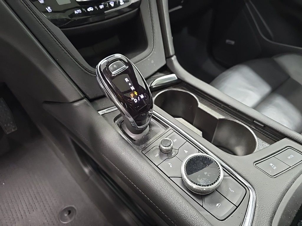 Vehicle image 25 of 33