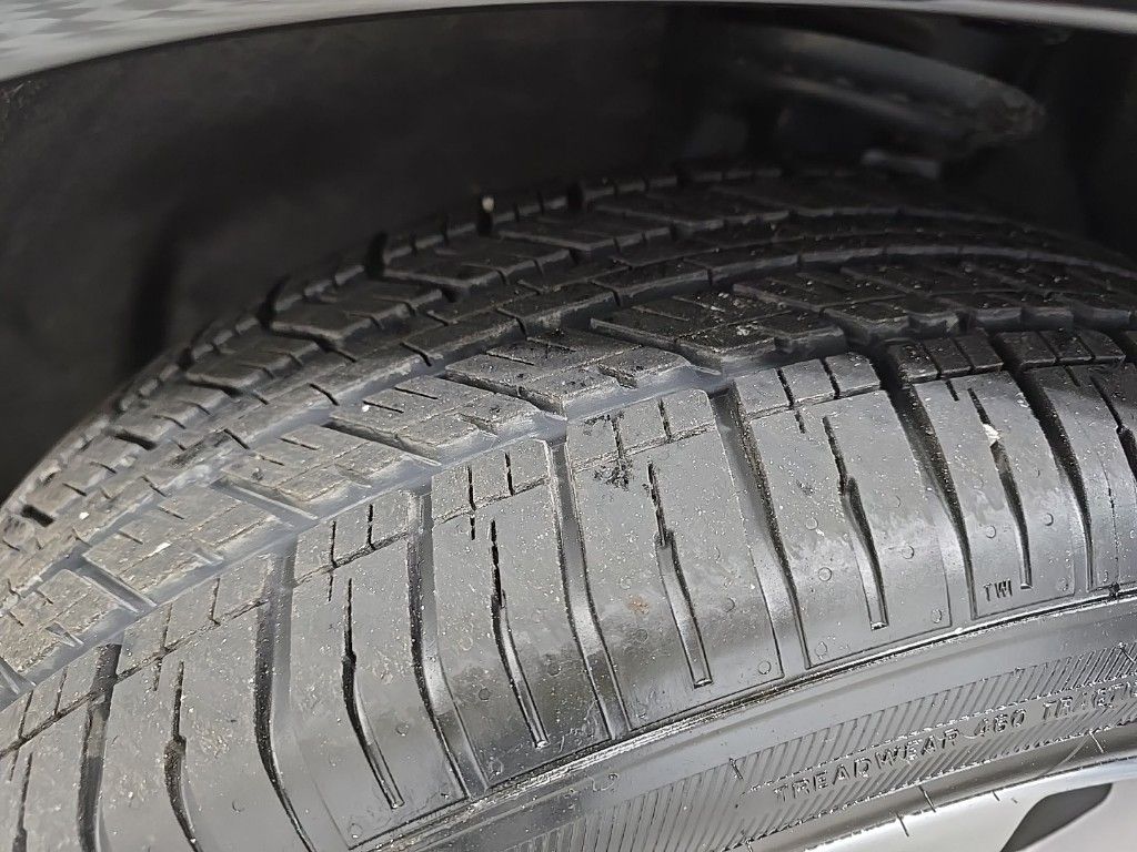 Vehicle image 29 of 33