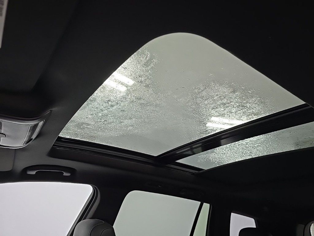 Vehicle image 22 of 33