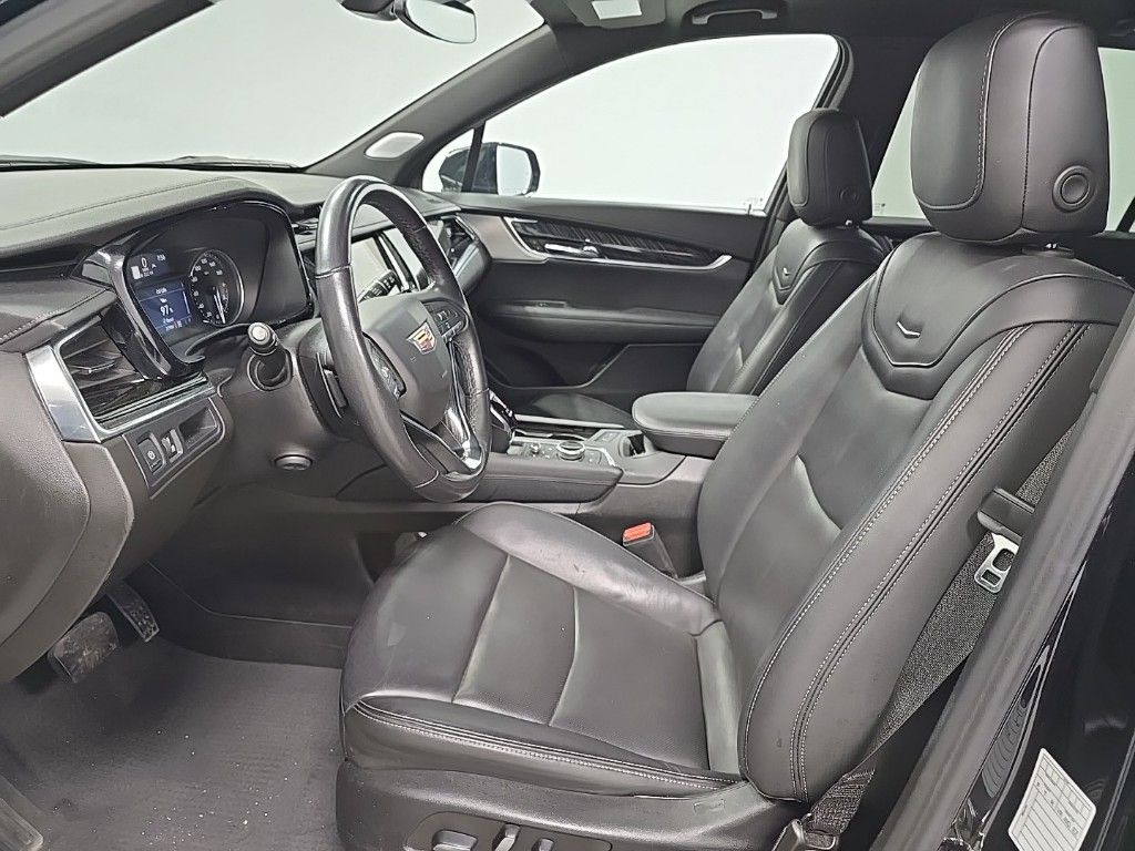 Vehicle image 9 of 33