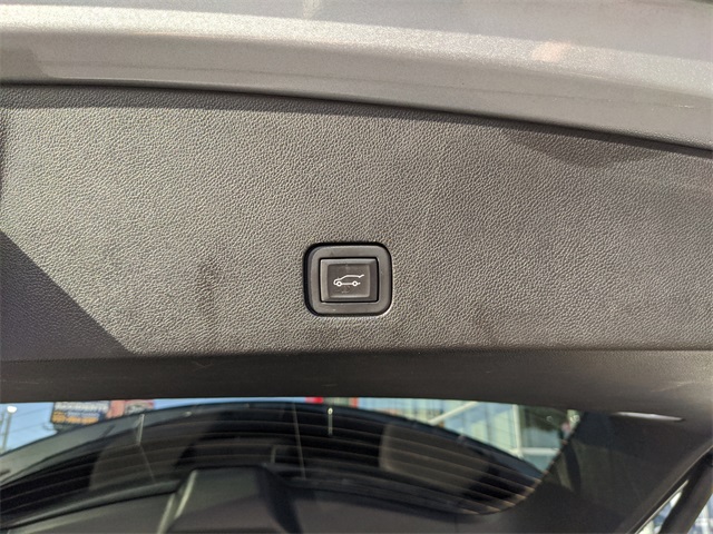Vehicle image 19 of 36