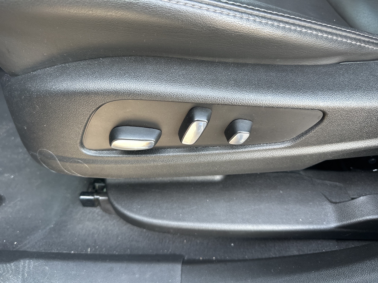 Vehicle image 16 of 36