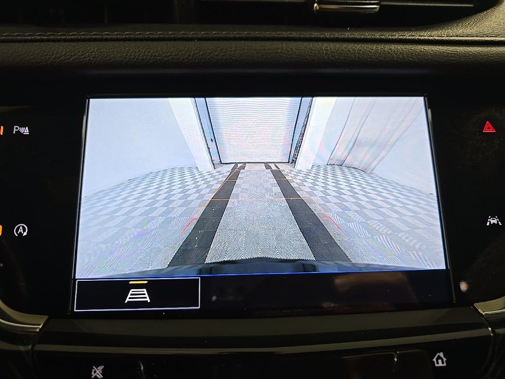 Vehicle image 21 of 33