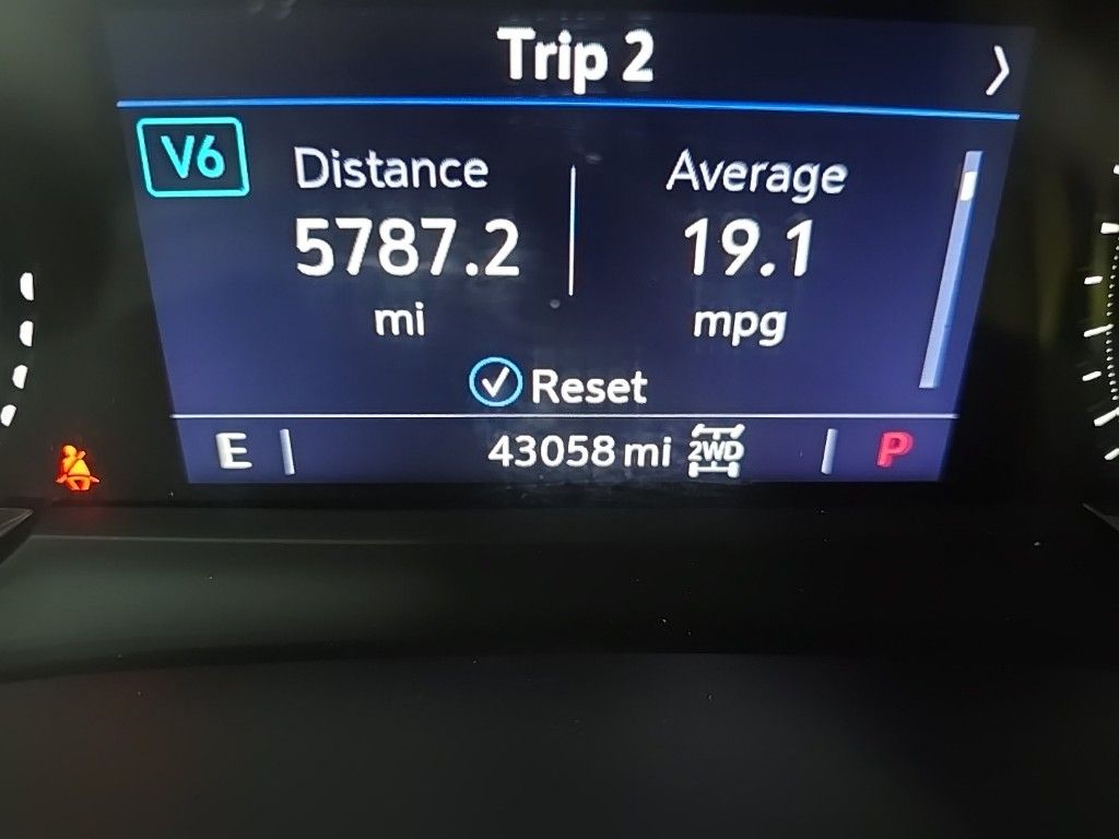 Vehicle image 17 of 33