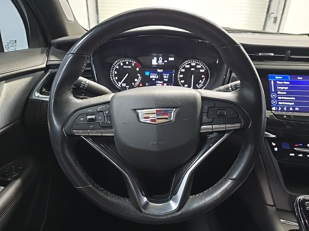 Vehicle image 15 of 33
