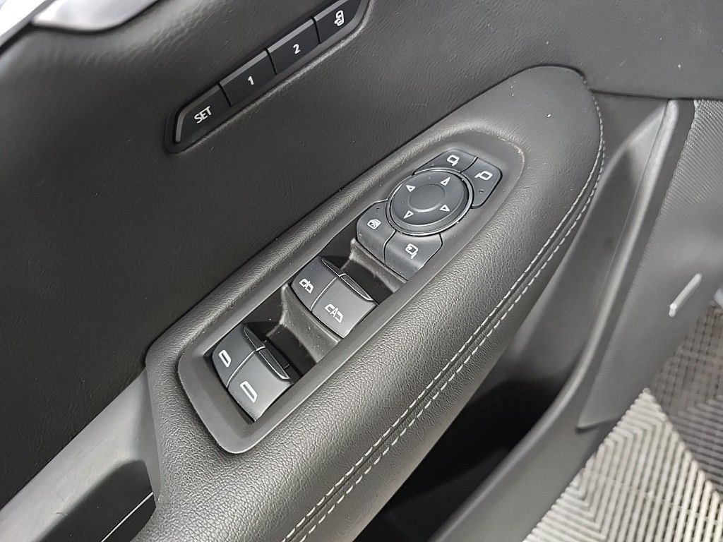 Vehicle image 12 of 33