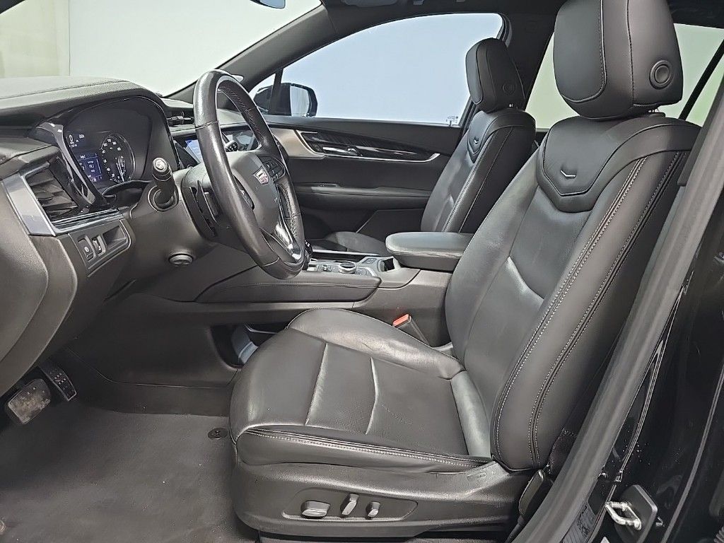 Vehicle image 9 of 33