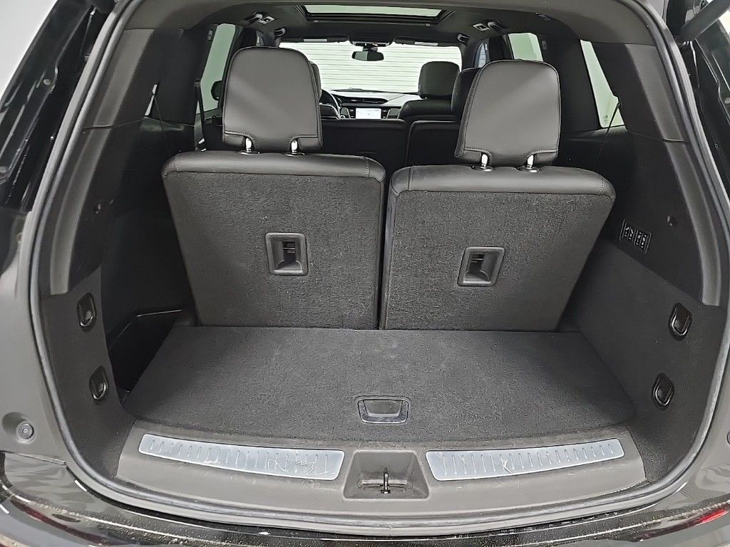 Vehicle image 24 of 33