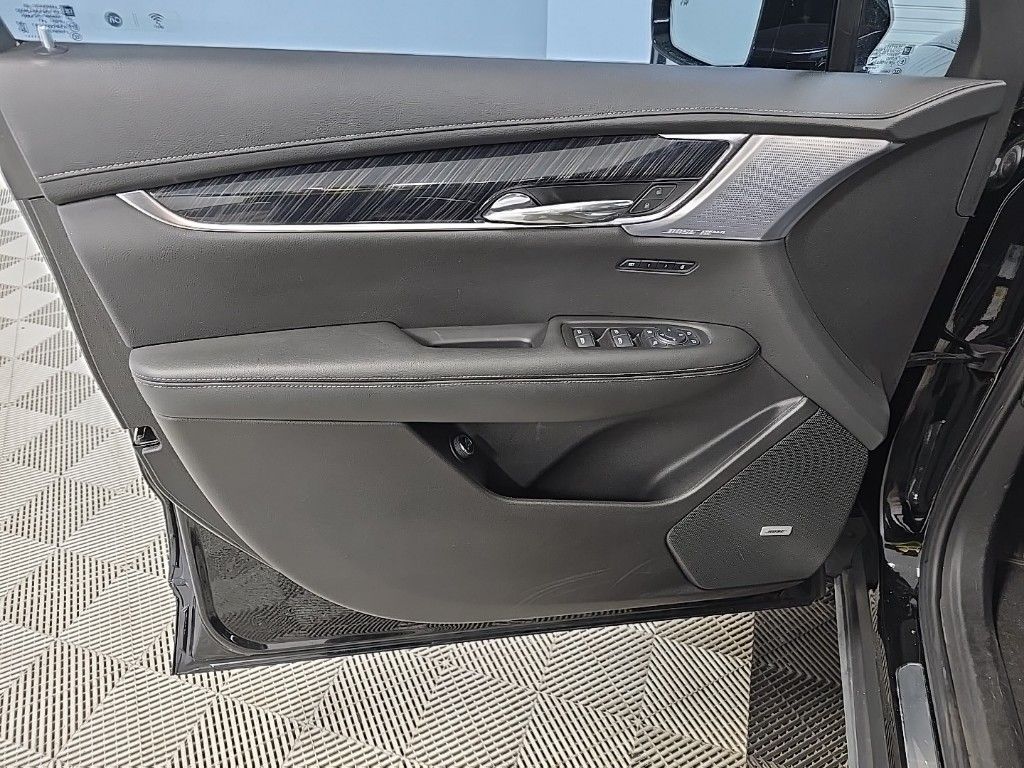 Vehicle image 11 of 33