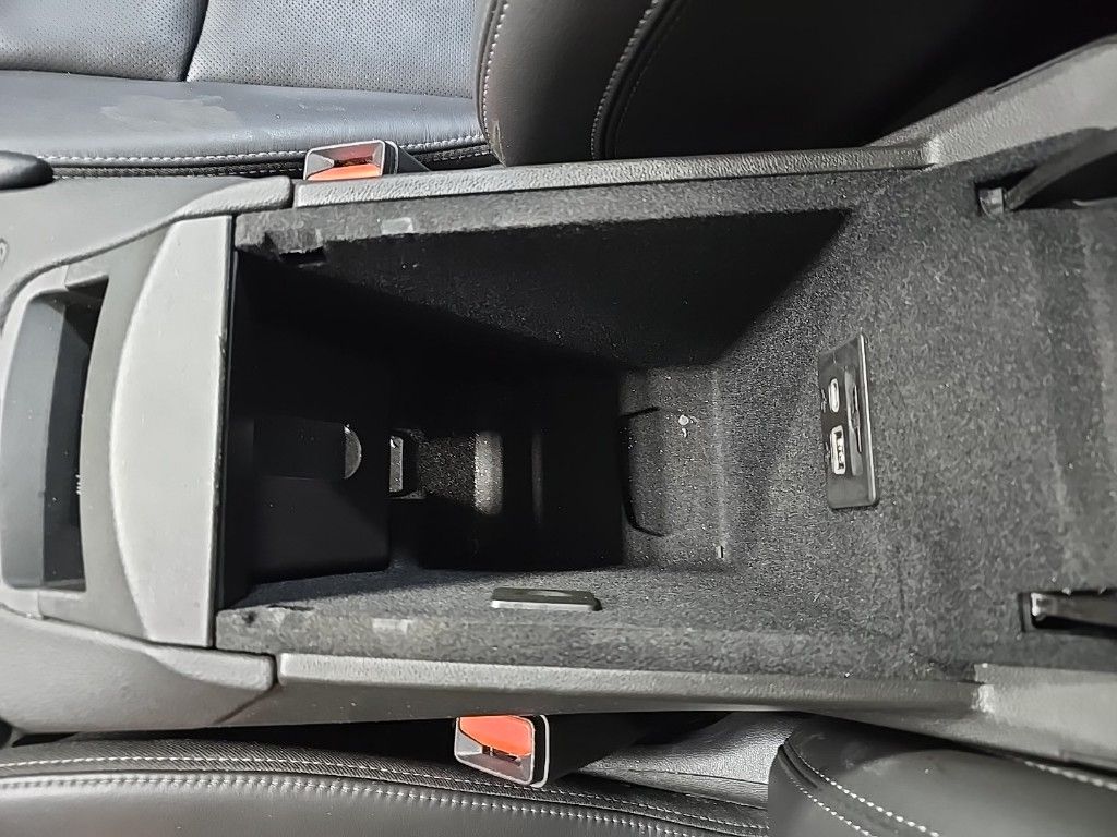 Vehicle image 27 of 33
