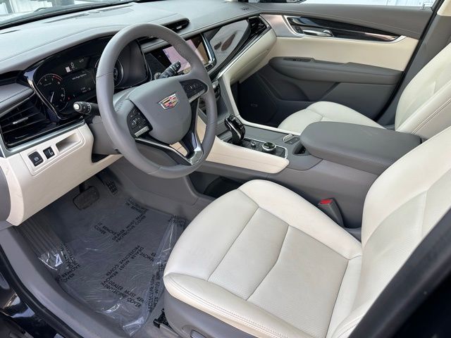 Vehicle image 16 of 28