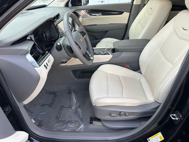 Vehicle image 24 of 28