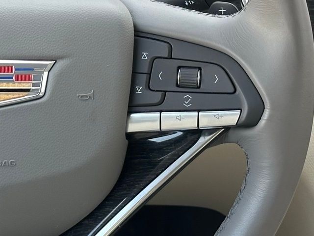 Vehicle image 21 of 28
