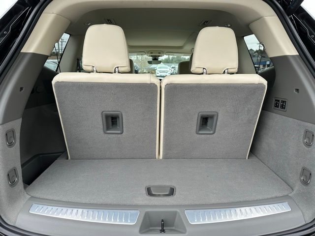 Vehicle image 10 of 28