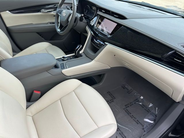 Vehicle image 17 of 28