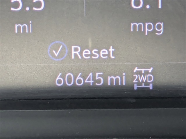 Vehicle image 33 of 35