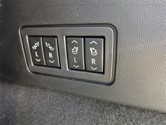 Vehicle image 14 of 35