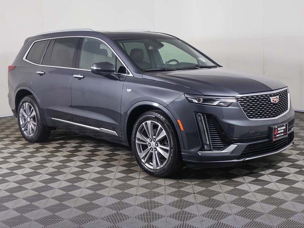 2023 Cadillac XT6 Premium Luxury Image 2 of 67