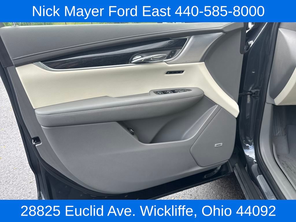 Vehicle image 27 of 34