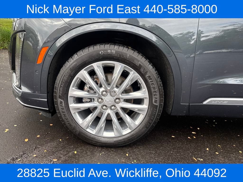Vehicle image 10 of 34