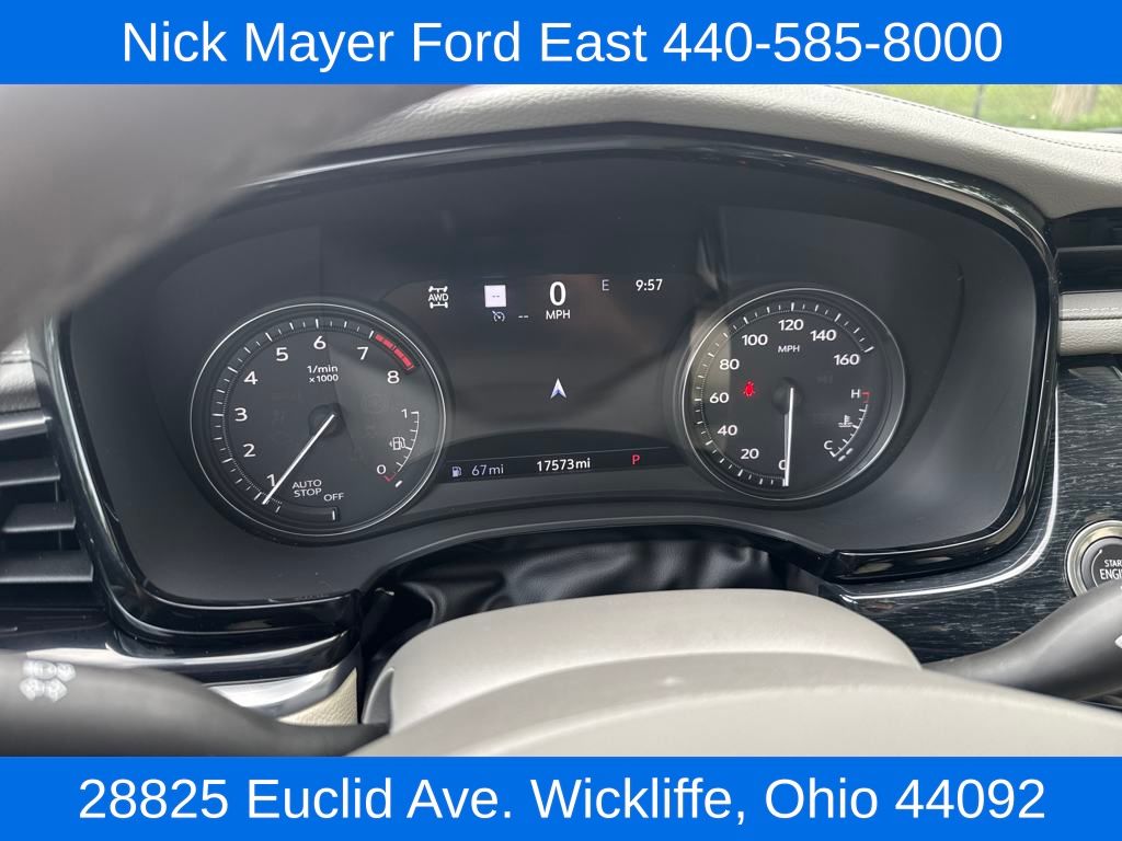 Vehicle image 22 of 34