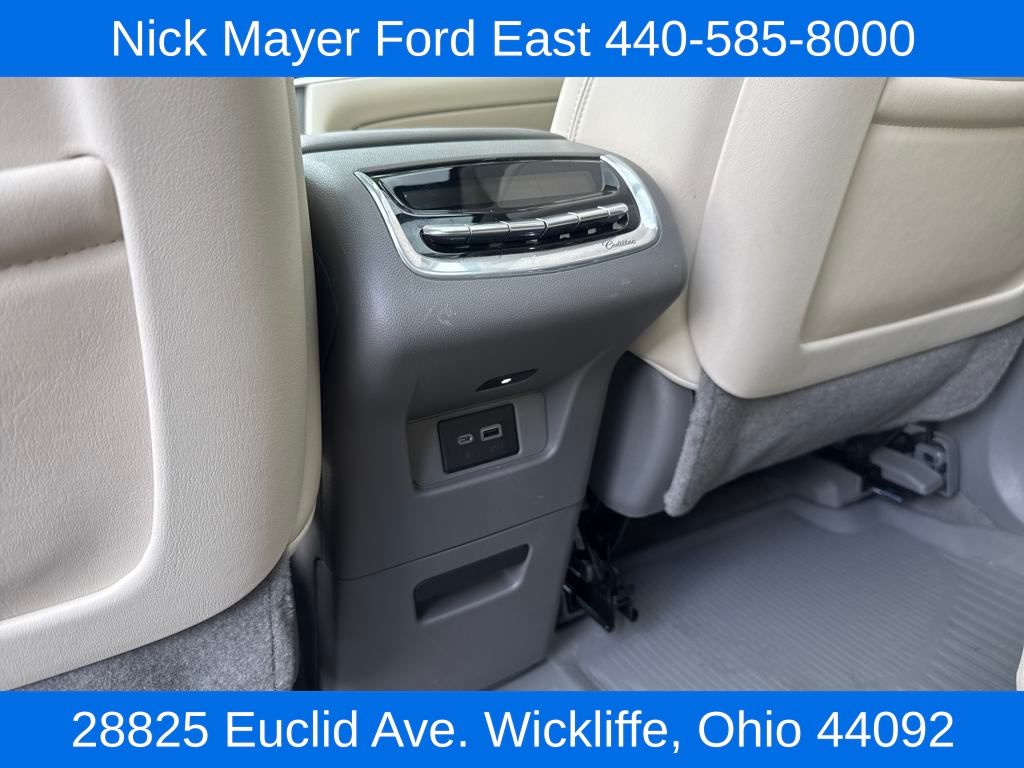 Vehicle image 33 of 34
