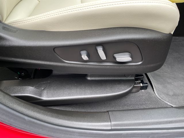 Vehicle image 32 of 45