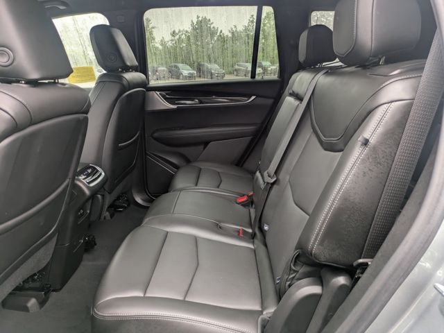Vehicle image 13 of 32