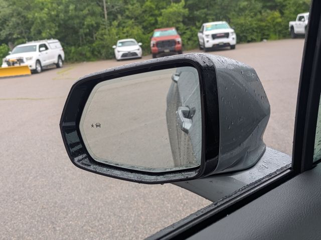 Vehicle image 28 of 32