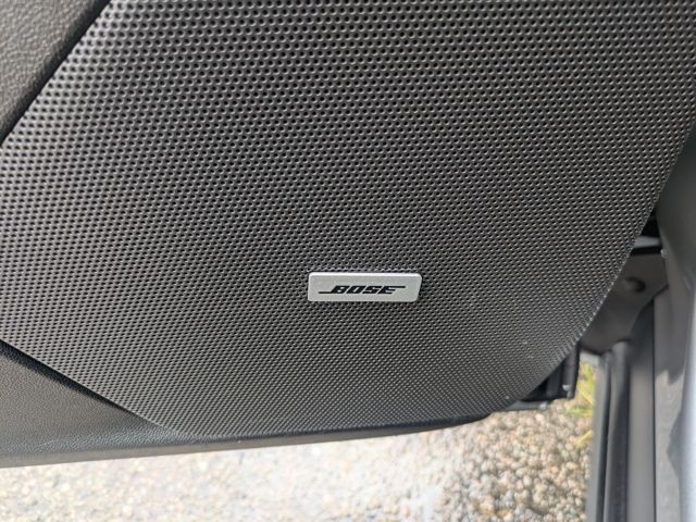 Vehicle image 22 of 32
