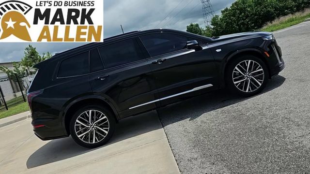 2023 Cadillac XT6 Sport Image 2 of 35