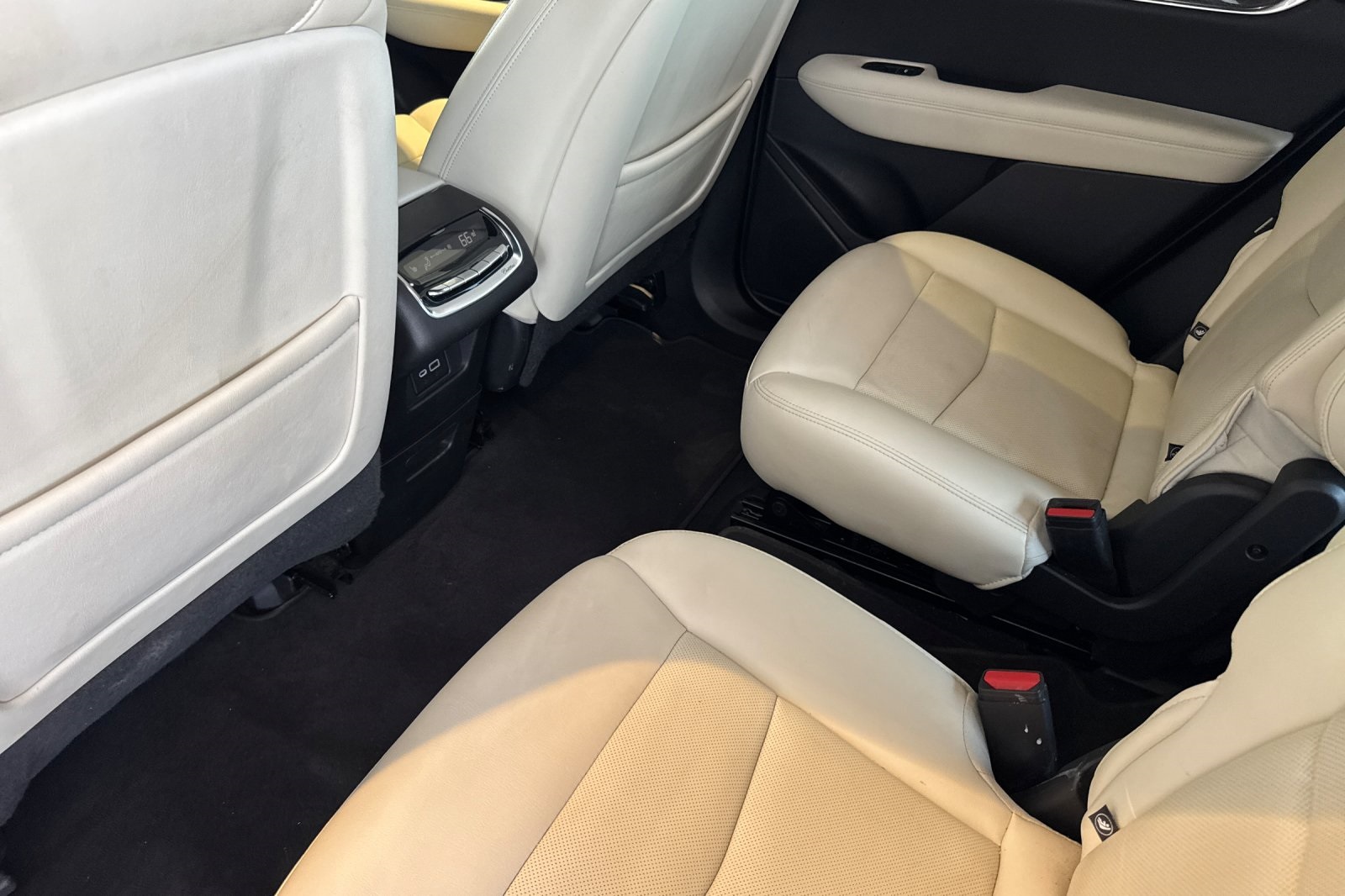 Vehicle image 14 of 53