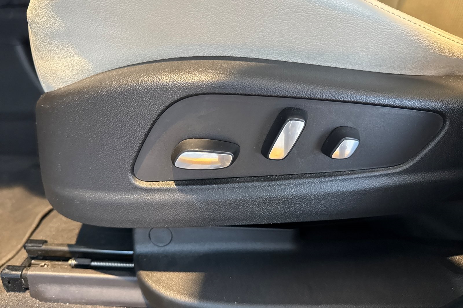 Vehicle image 13 of 53