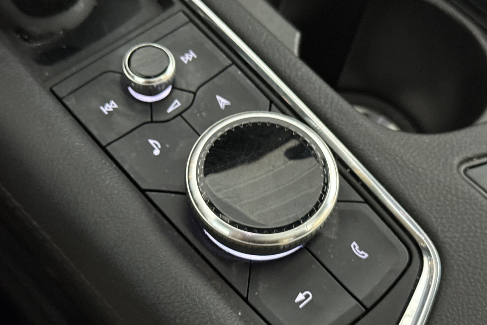 Vehicle image 33 of 53