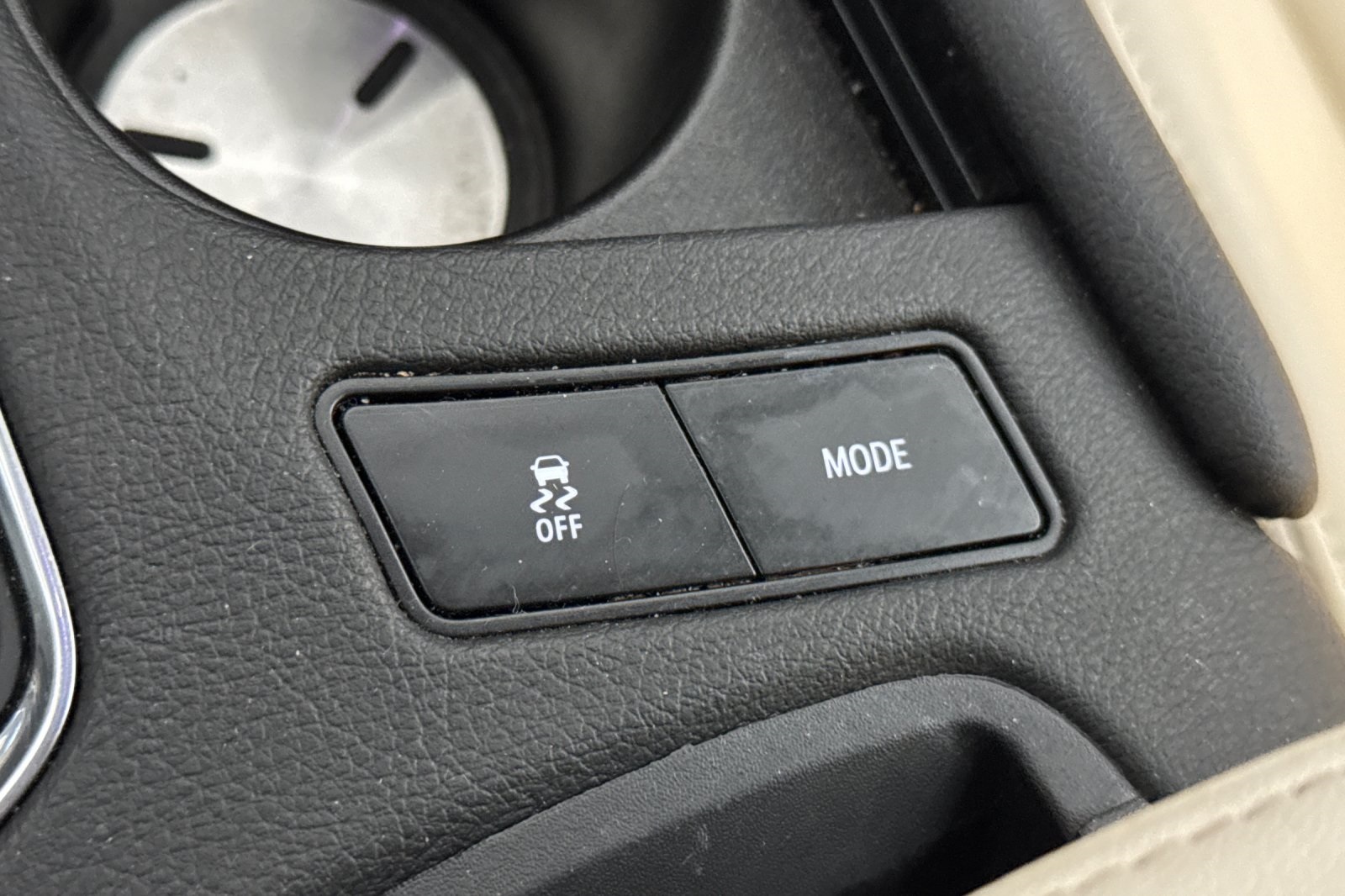 Vehicle image 32 of 53
