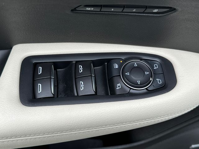 Vehicle image 35 of 38