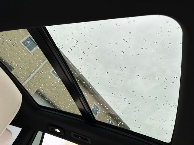 Vehicle image 27 of 38