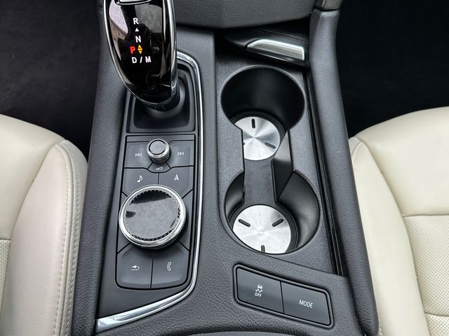 Vehicle image 21 of 38