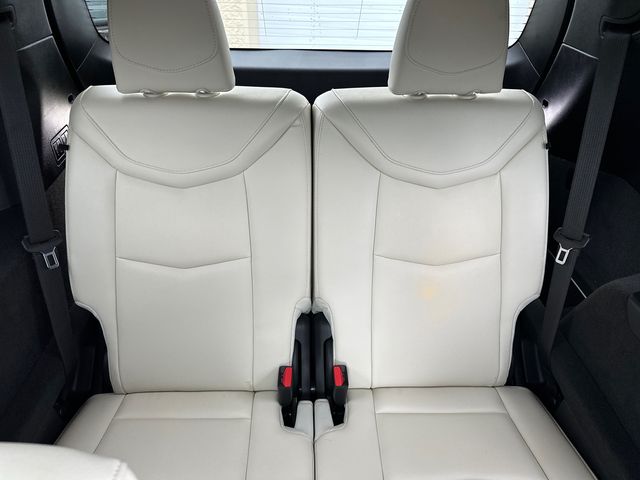 Vehicle image 31 of 38