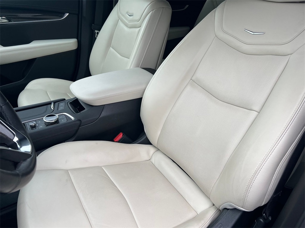 Vehicle image 10 of 41