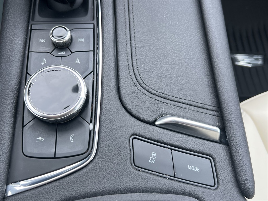 Vehicle image 32 of 41