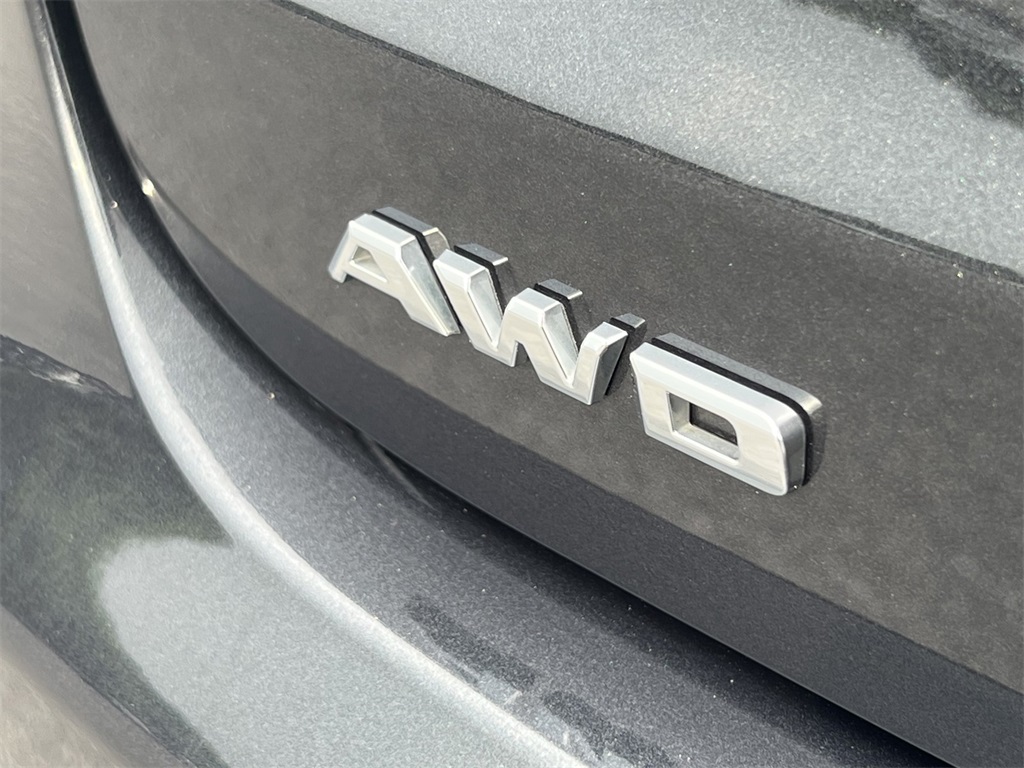 Vehicle image 14 of 41