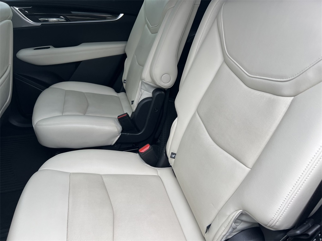 Vehicle image 11 of 41