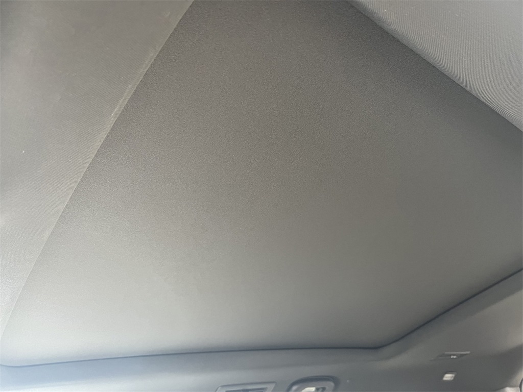 Vehicle image 33 of 41